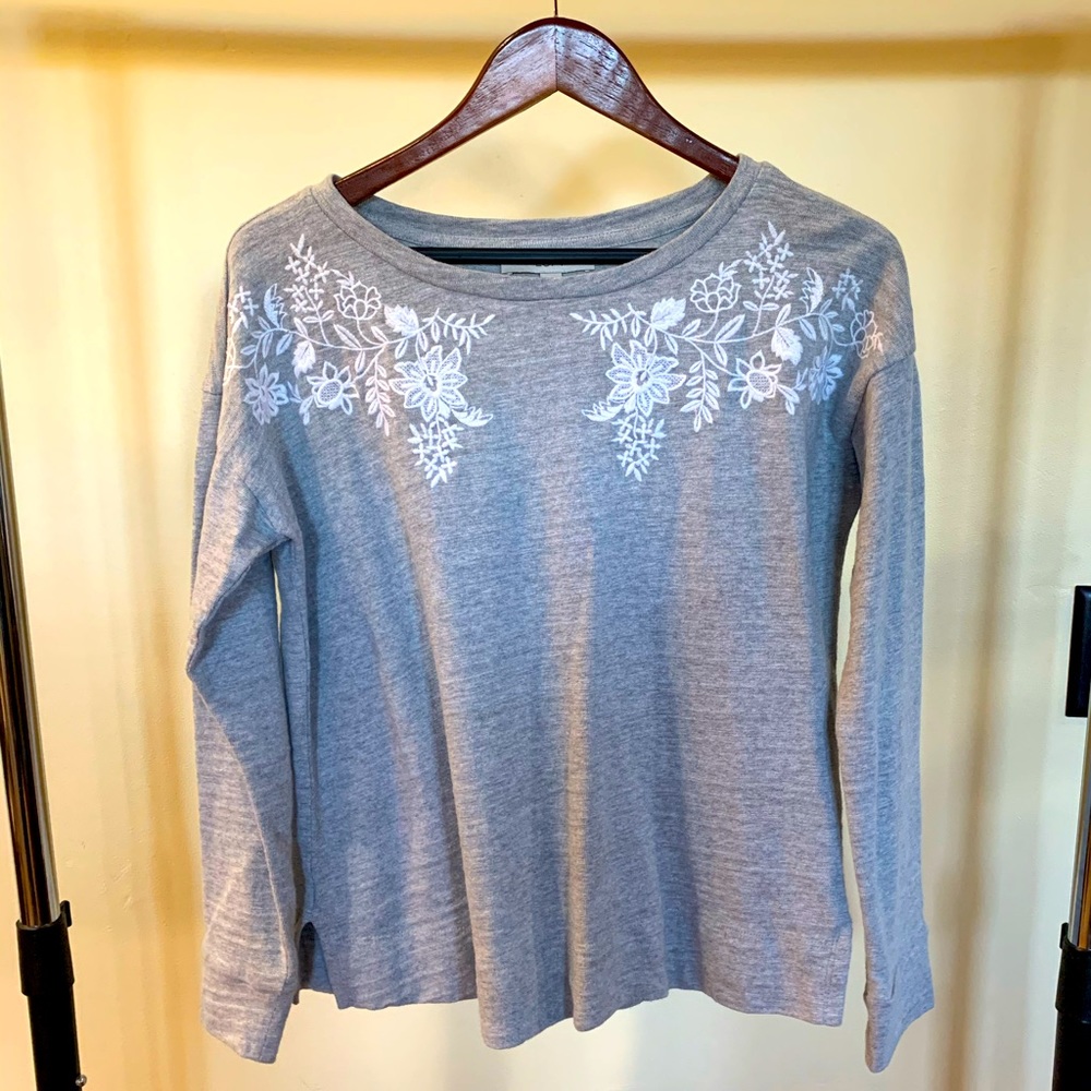 Gray sweater with white lace floral details